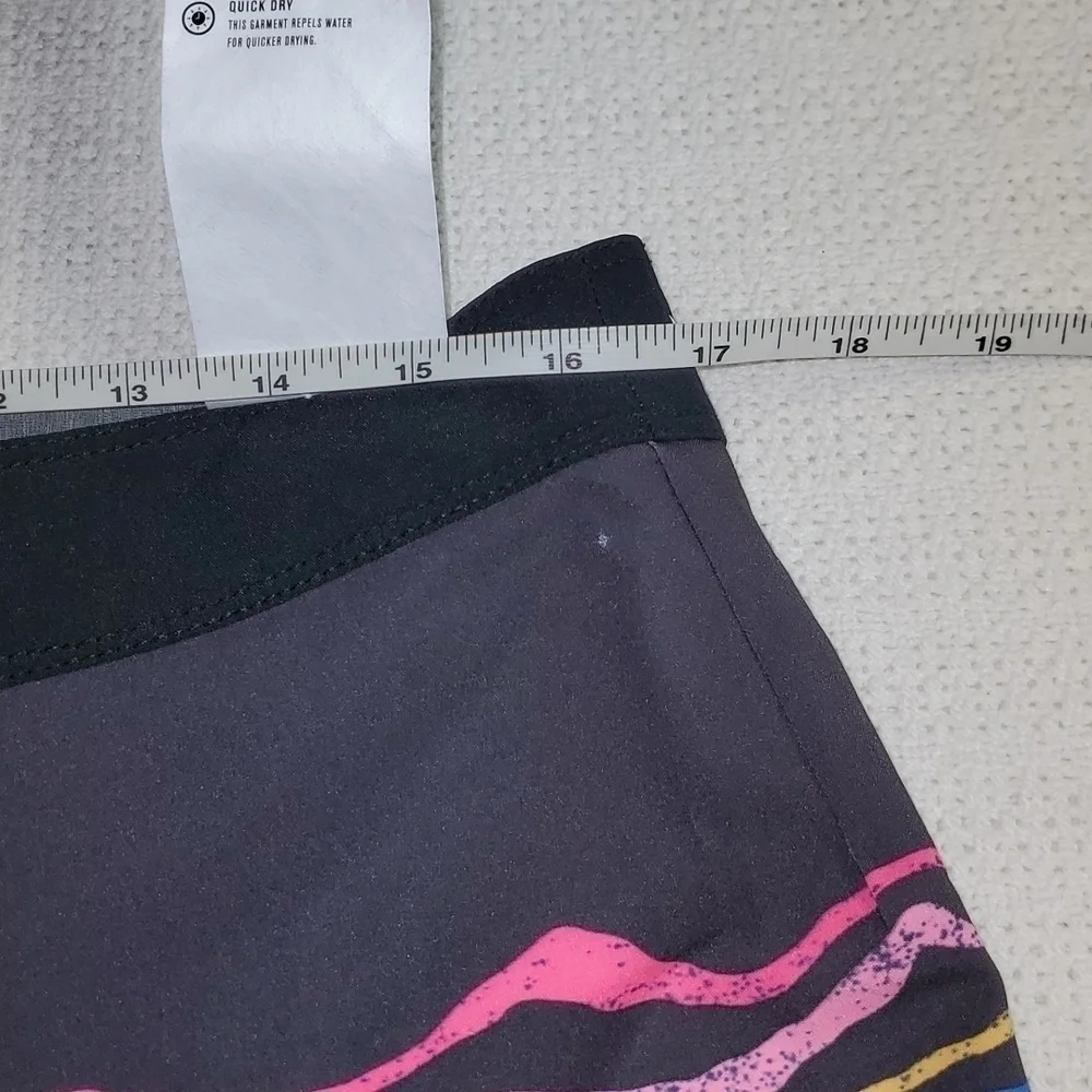 Hurley Phantom Embroidered Rainbow Cinched‎ Black Sz. 31 Board Shorts w Pocket